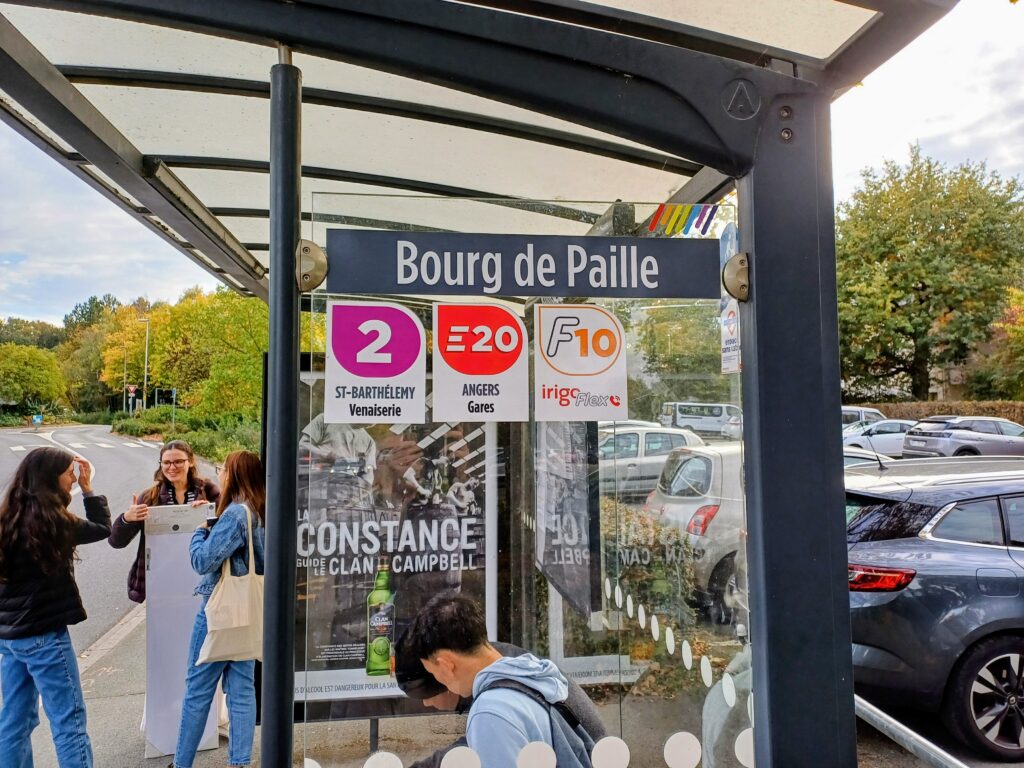 arrêt de bus ajar billard