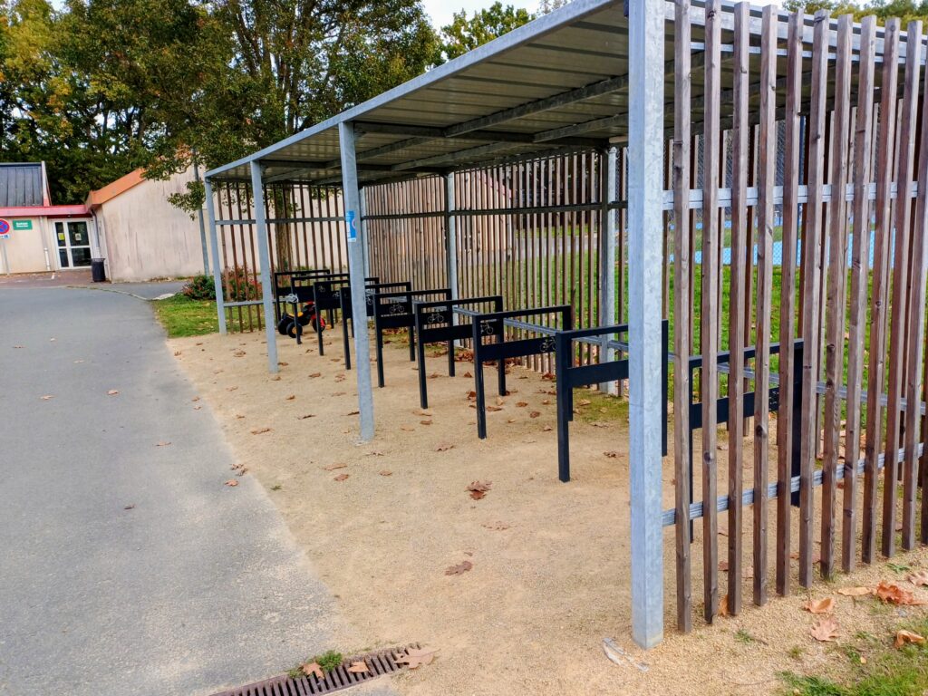 garage à vélos ajar billard